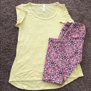 LuLaRoe OS leggings and XS Classic tshirt